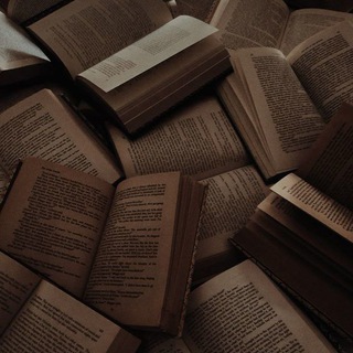 Alexa's Bookshelf 📚