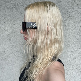 Blonde Mail