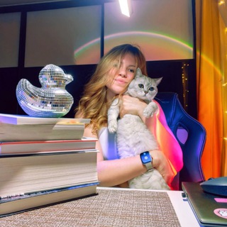 Кот и книги