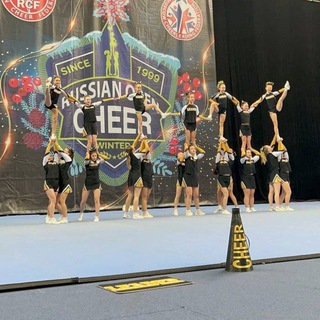 Leader cheer team