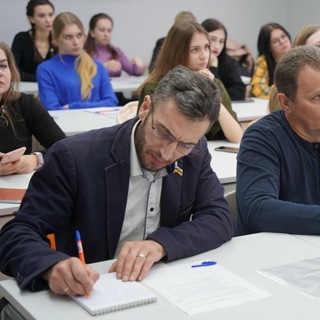 Наставник Сурен Акобян