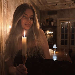 Julia Milos essence