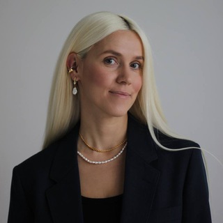 RealDubova/ Stylist